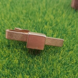 1950s Tie‎ Clip Overflow